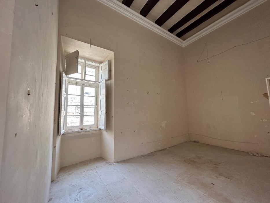 Palazzo with a Courtyard