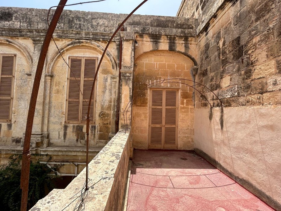 Palazzo with a Courtyard